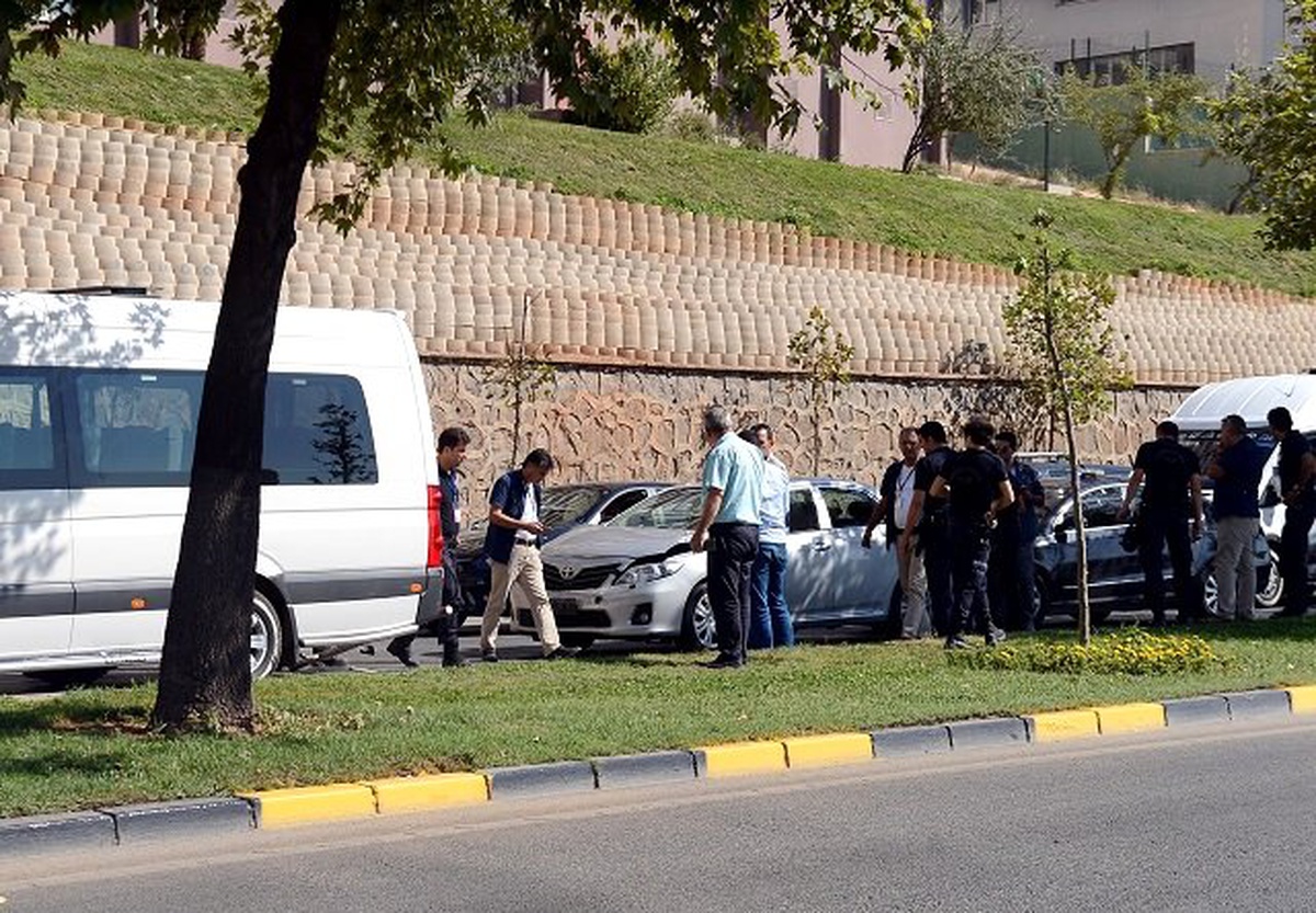 Cumhurbaşkanı Erdoğan\'ın Konvoyunda Zincirleme Kaza (2)