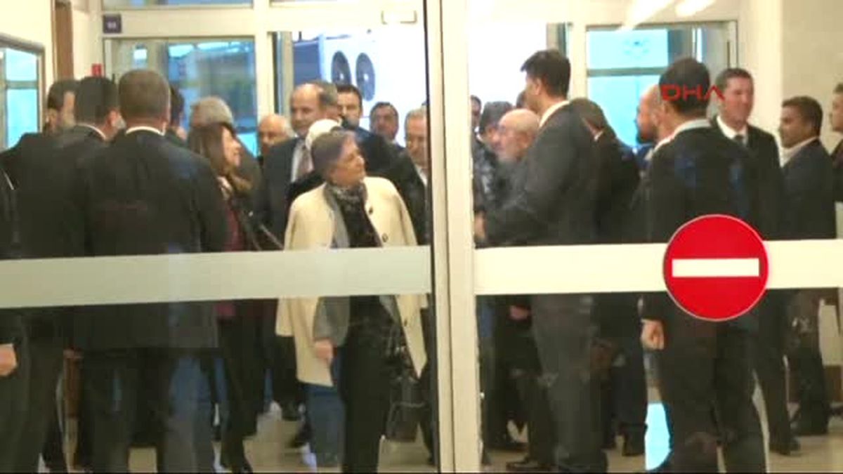 Darbe Komisyonu Üyeleri Istanbul\'a Geldi