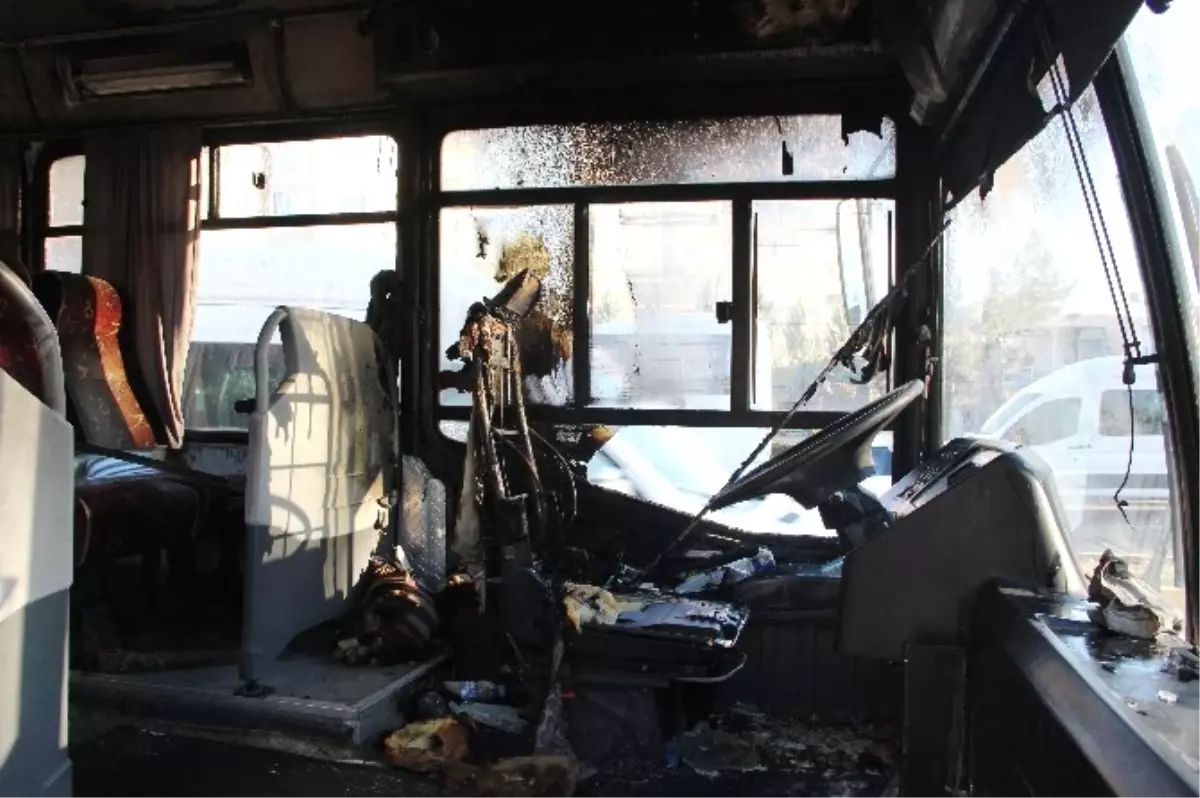 Diyarbakır'da 3 Otobüs Kundaklandı