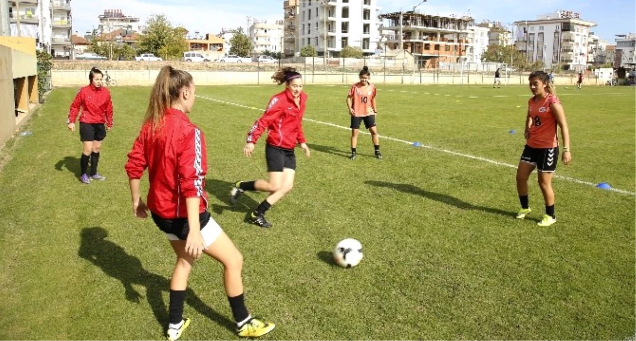 Döşemaltı Kadın Futbol Takımı Adana İdman Yurdunu Konuk Ediyor