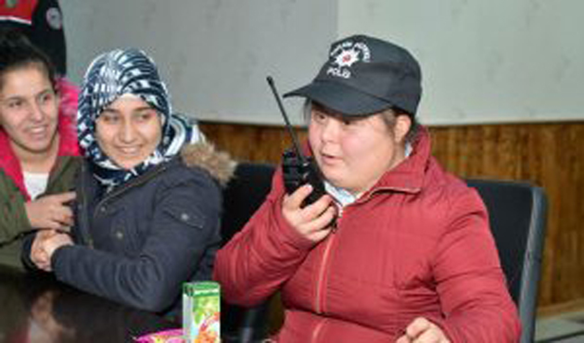 Down Sendromlu Öğrenciden Polisleri Duygulandıran Anons
