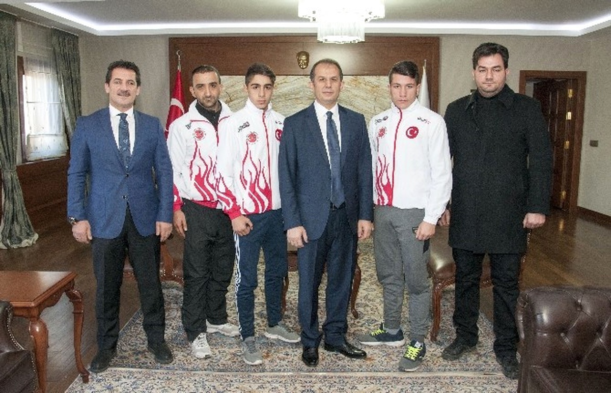 Dünya Şampiyonlarından Vali Taşyapan\'a Ziyaret
