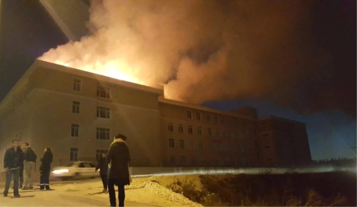 Edirne\'de İmam Hatip Lisesinde Çıkan Yangın Korkuttu