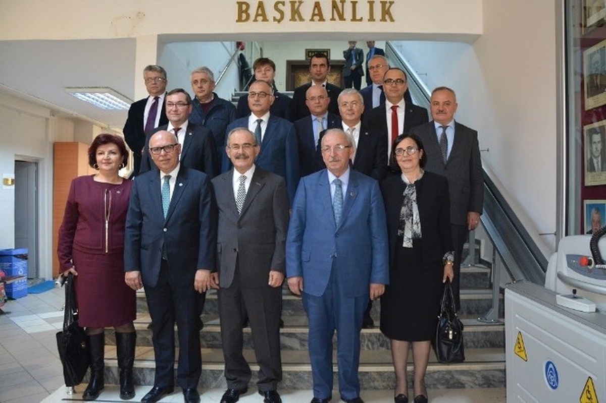 Eskişehir Büyükşehir Belediye Başkanı Yılmaz Büyükerşen\'den Tekirdağ Büyükşehir Belediyesi\'ne...