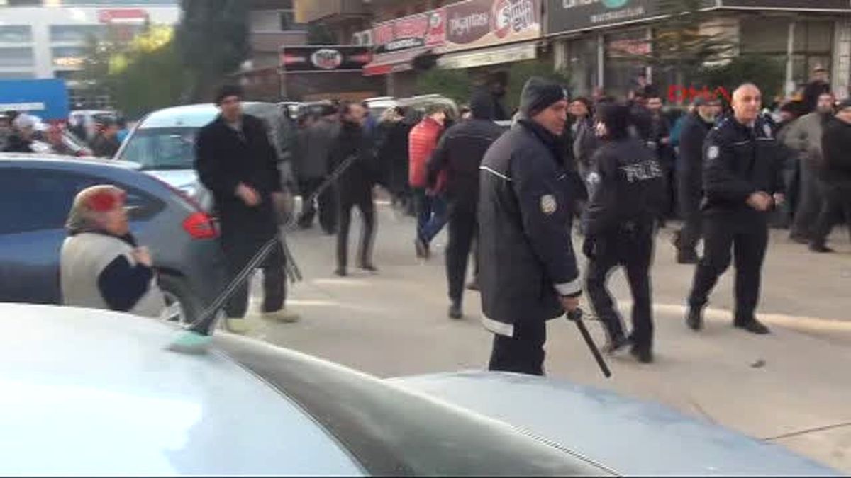 Gaziantep Suriyelilerin Adres Bildirimi Izdihamında Coplu Müdahale
