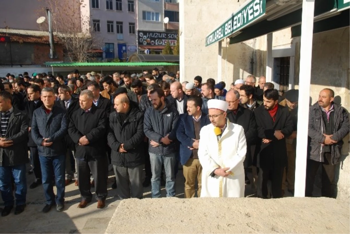 Halep\'te Öldürülen Siviller İçin Gıyabi Cenaze Namazı Kılındı