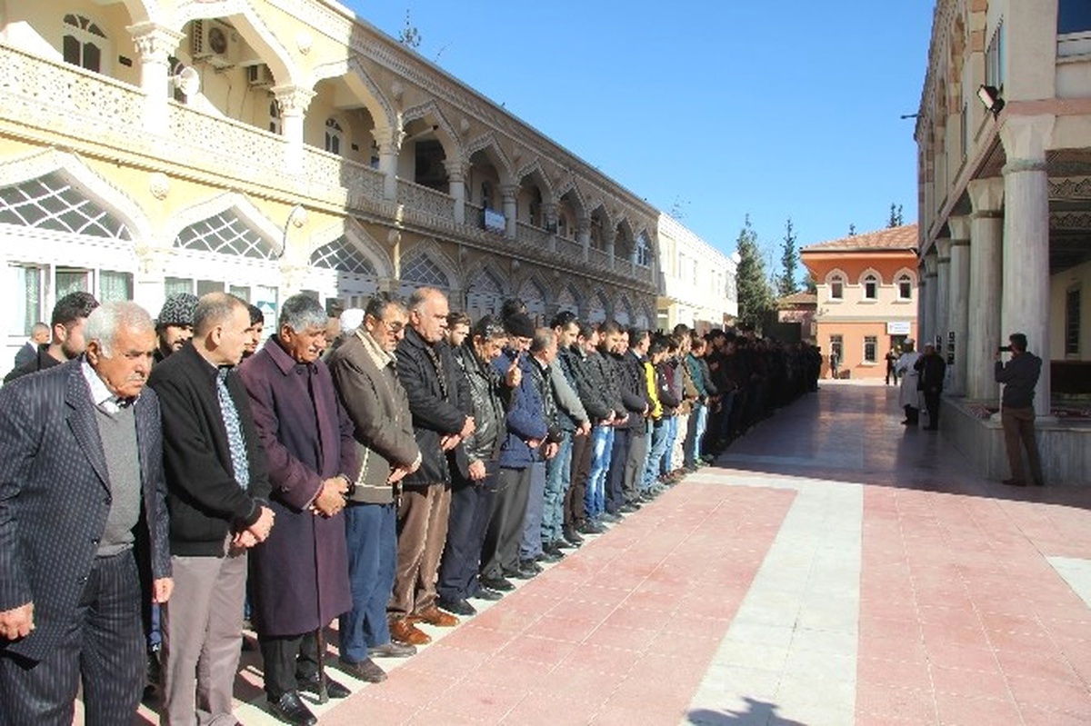 Halep\'te Ölen Suriyeliler İçin Gıyabi Cenaze Namazı Kılındı