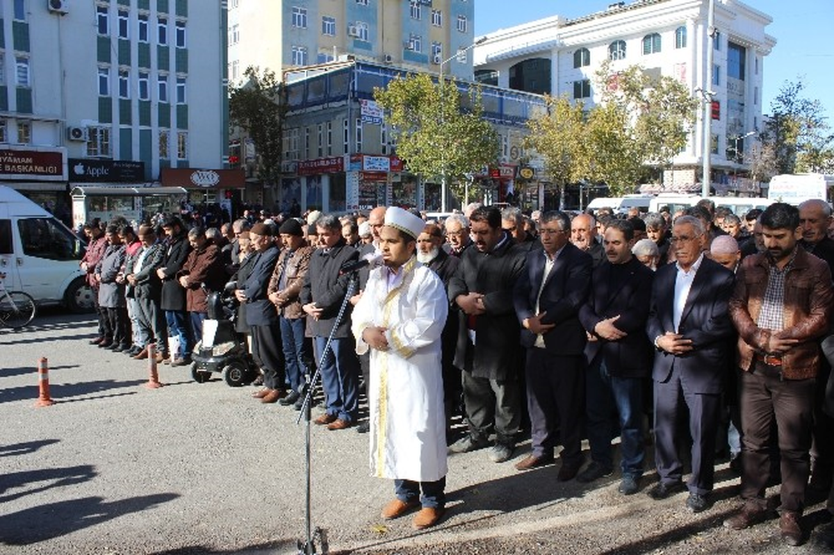 Halep\'te Ölenler İçin Gıyabi Cenaze Namazı Kılındı