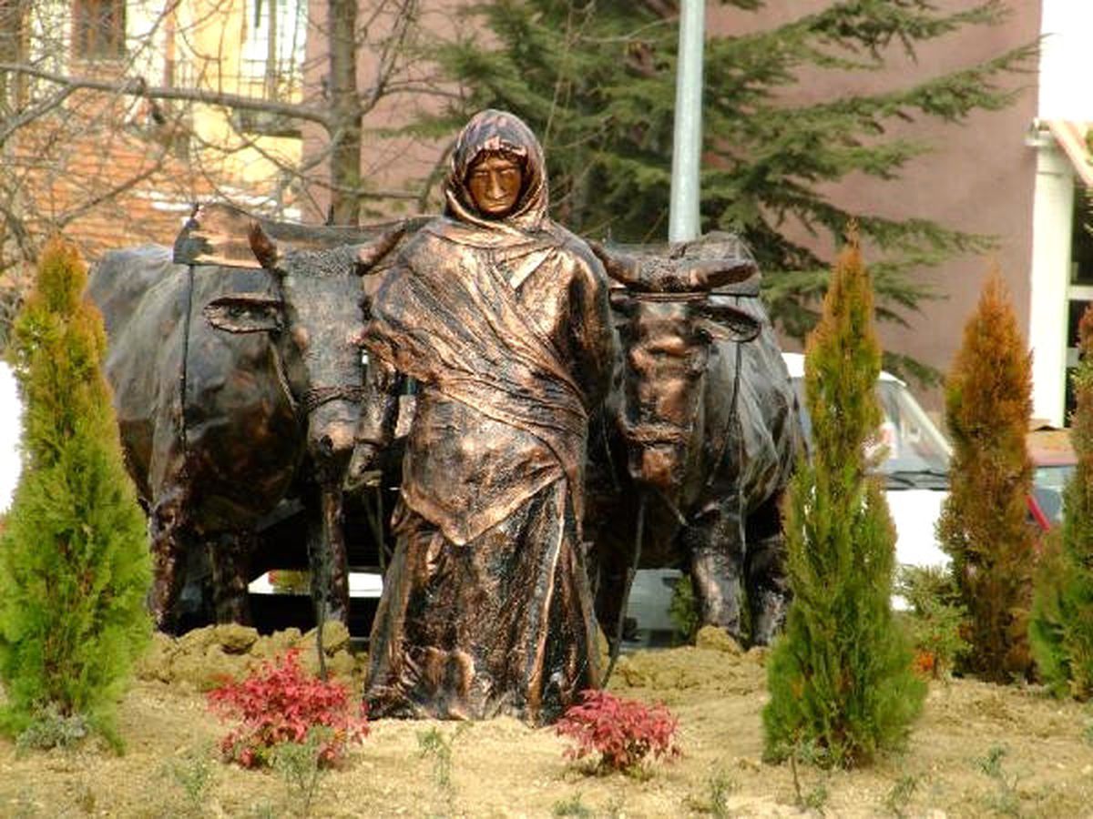 Ilgaz\'a, Kurtuluş Savaşı Kahramanı Yanığın Emine Heykeli