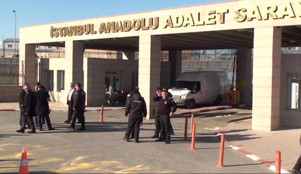 İstanbul Anadolu Adalet Sarayı Girişinde Silahlı Kavga: 2 Yaralı