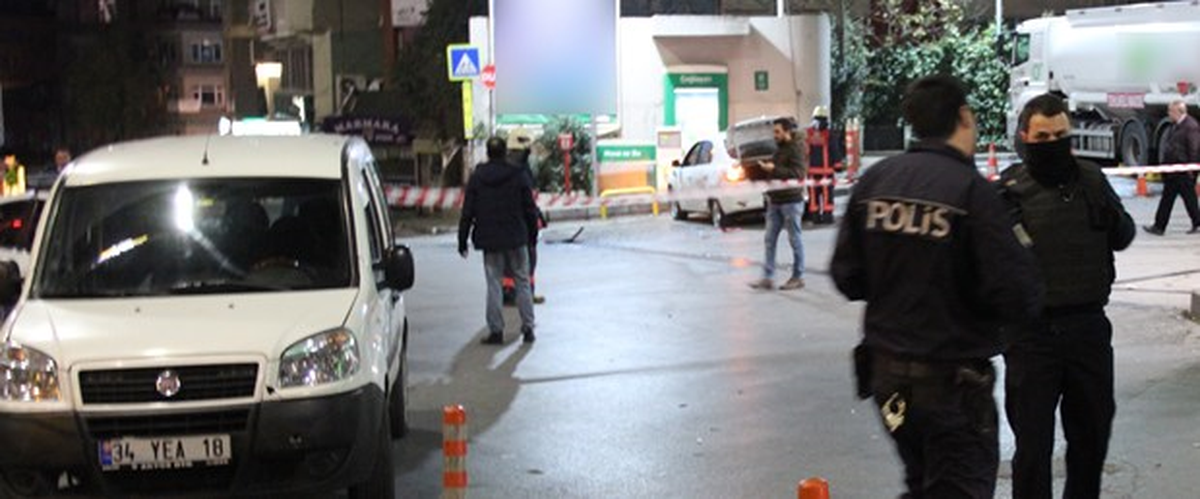 İstanbul\'da Otomobile El Yapımı Patlayıcı ile Saldırı
