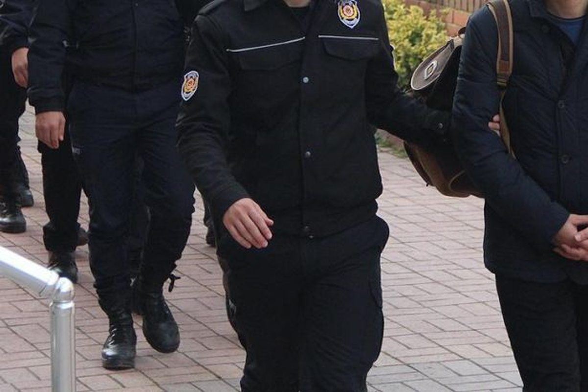 İstanbul Üniversitesi\'nde Fetö/pdy Operasyonu ;61 Gözaltı, 26 Kişi Aranıyor (2)