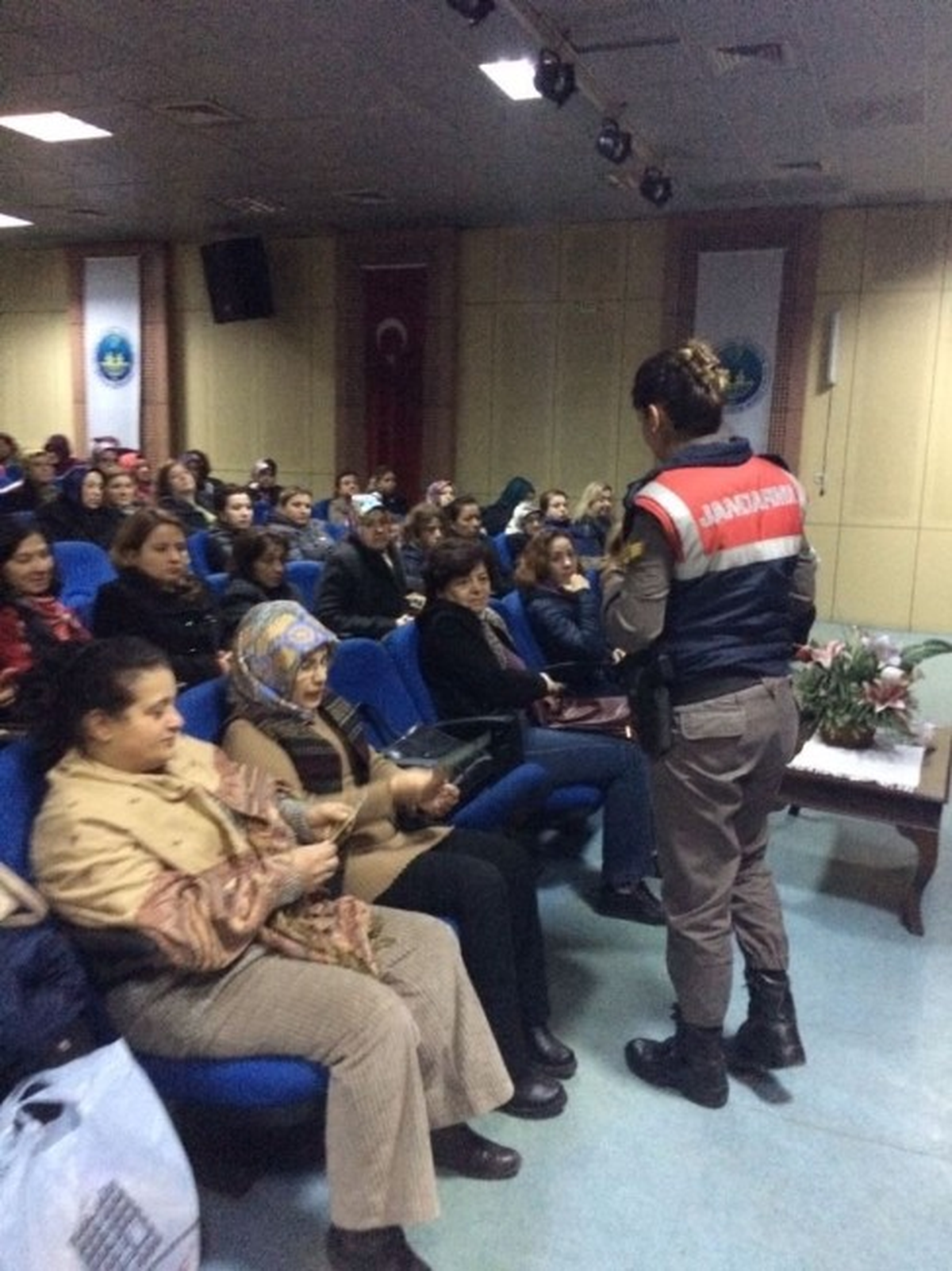 Jandarma; Kadın ve Çocuklara Seminer Verdi