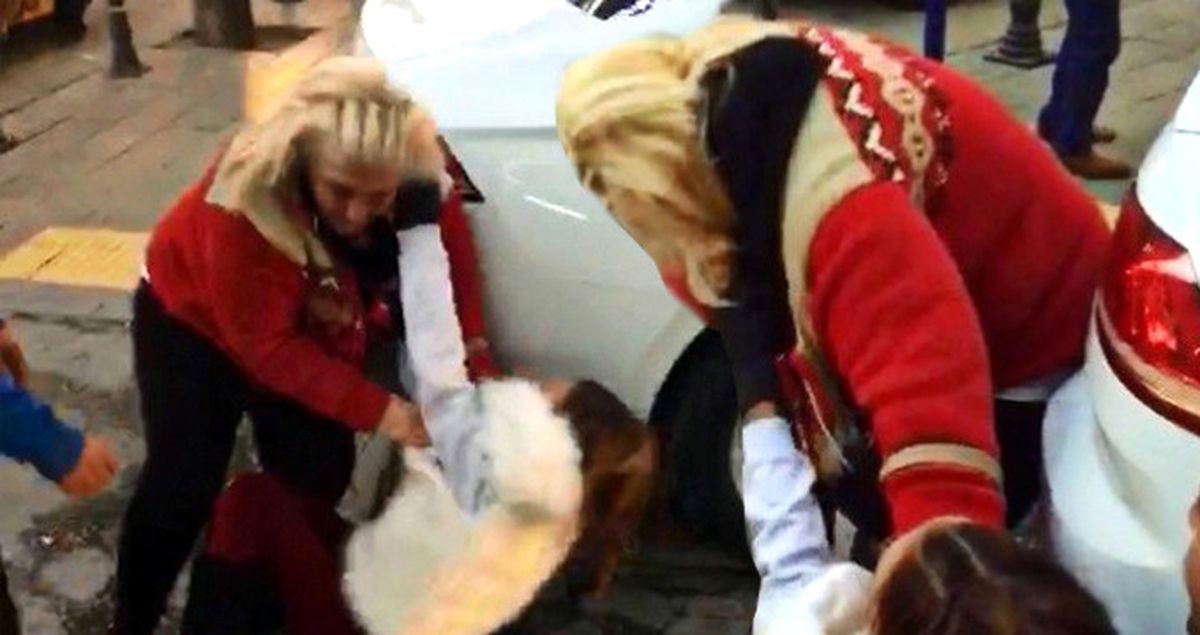 Kadınlar Cadde Ortasında Saç Saça Birbirlerine Girdi