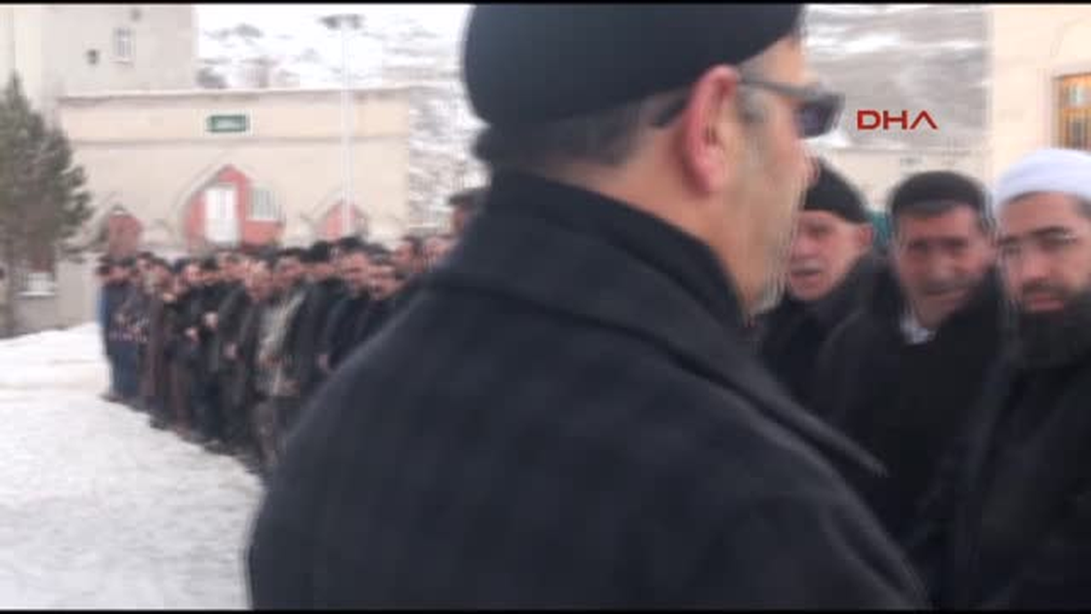 Kars Halep Için Saf Tuttular
