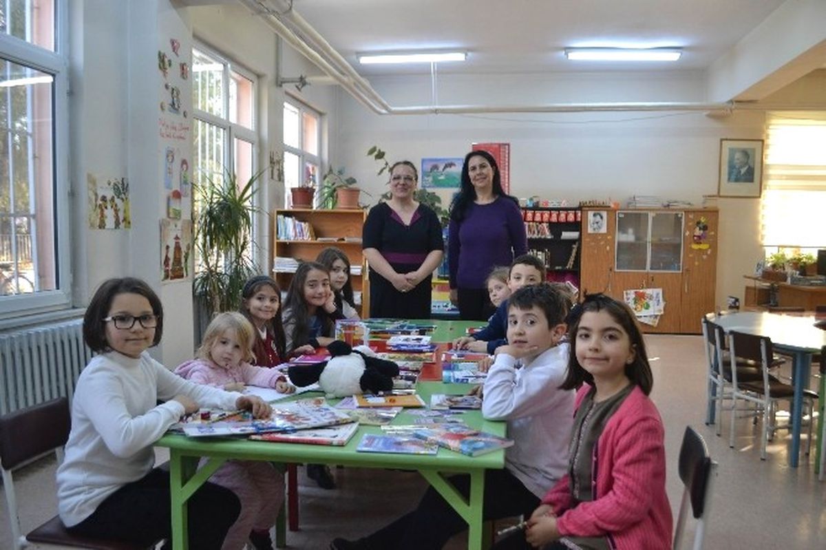 Kütüphanede \'Hikaye ve Masal Günü\' Etkinliği