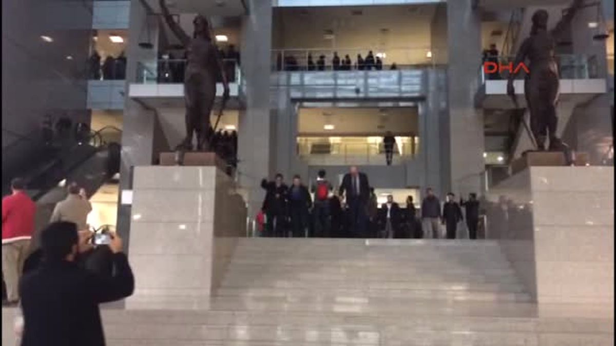 Mavi Marmara Davasında Tekbir Getirerek Salonu Terk Ettiler