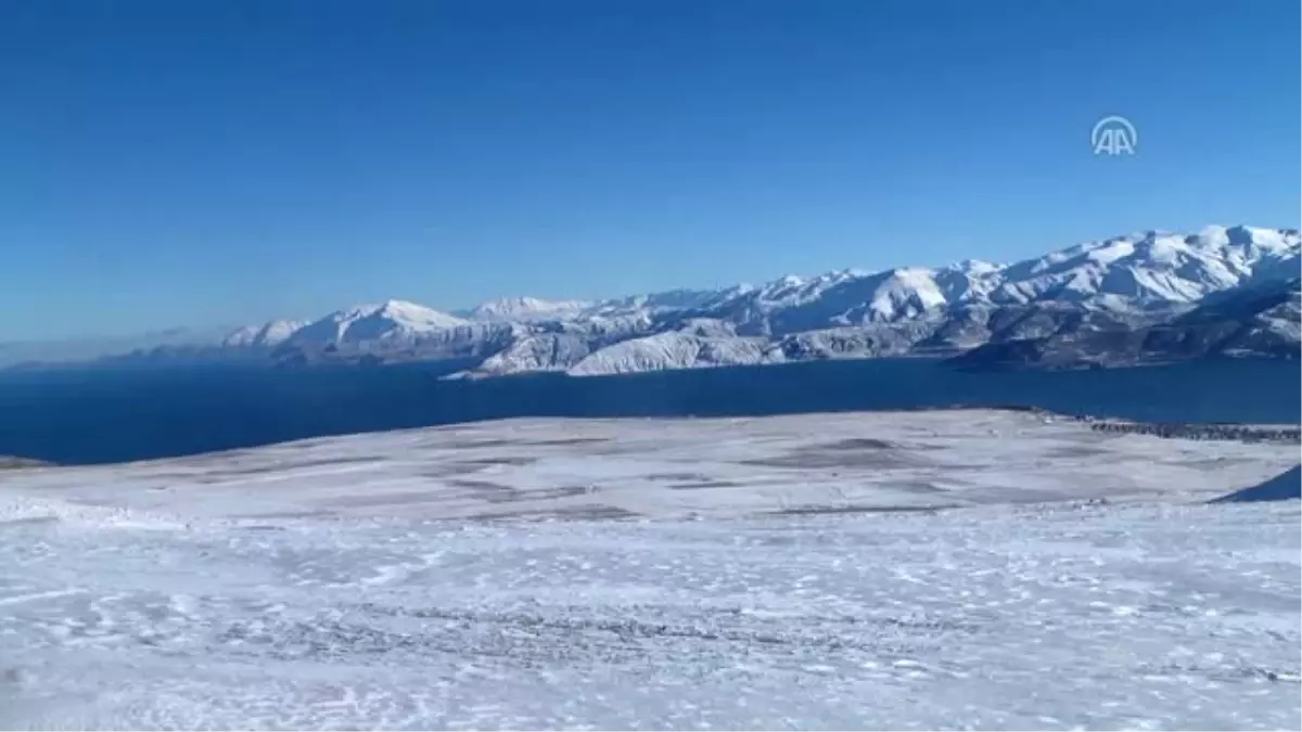 Maviyle Beyazın Buluştuğu Kayak Merkezi