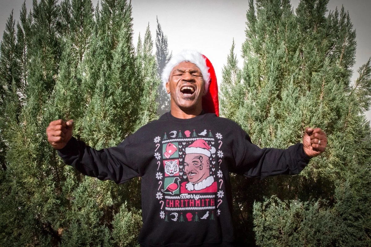 Mike Tyson, Noel Şapkası ve Güvercinle Noel\'i Kutladı