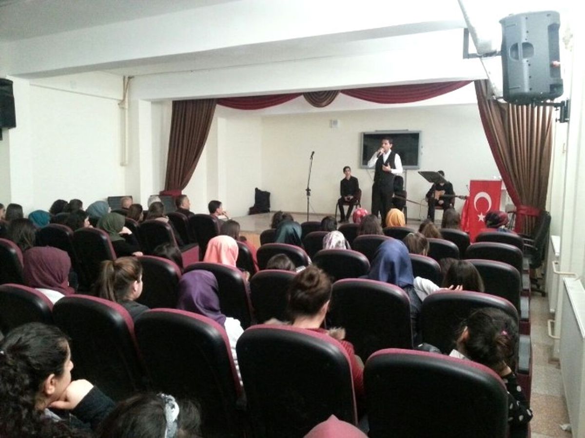 Öğrenciler Şiirle Moral Buldu