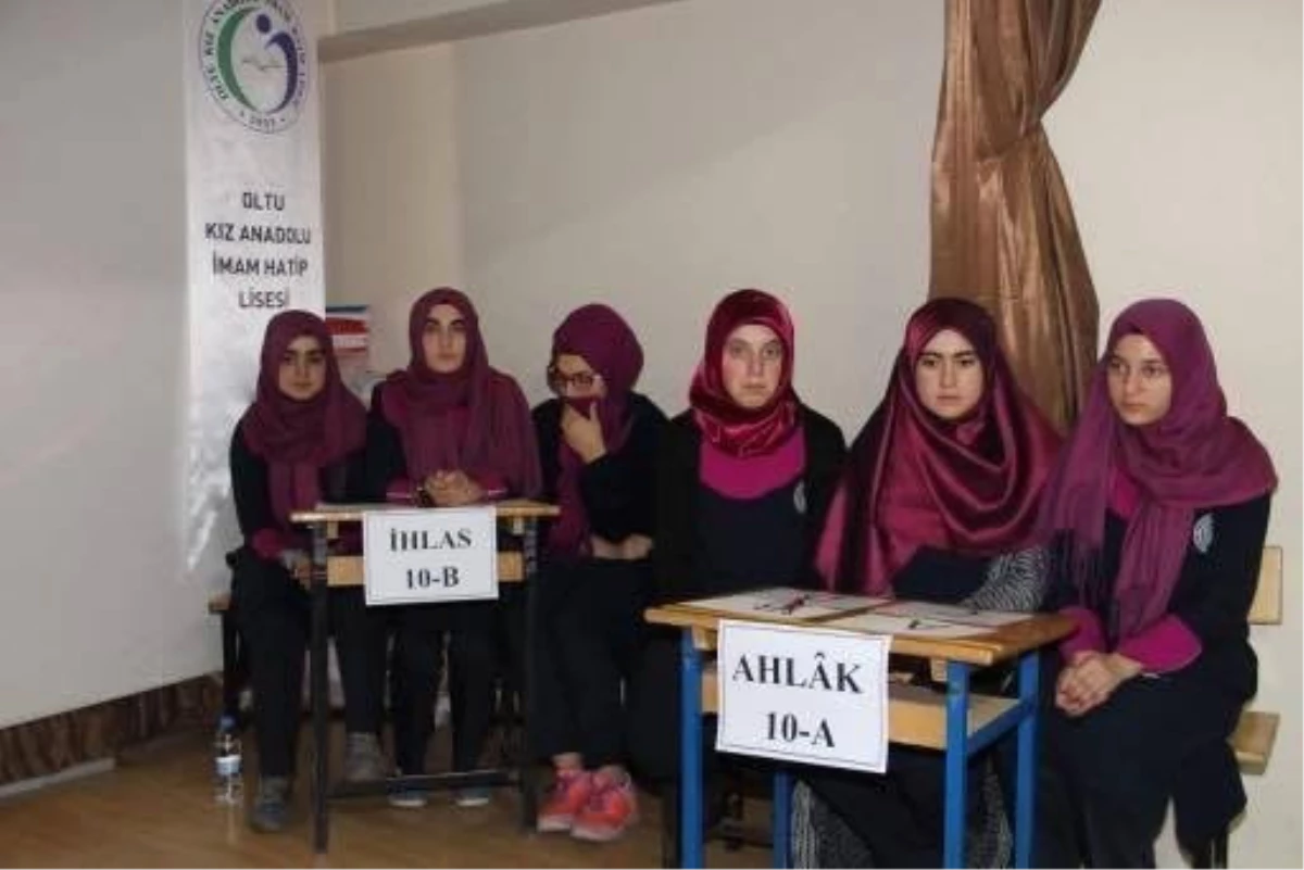 Oltu Kız Anadolu İmam Hatip Lisesi\'nde Temel Dini Bilgiler Yarışması Düzenlendi