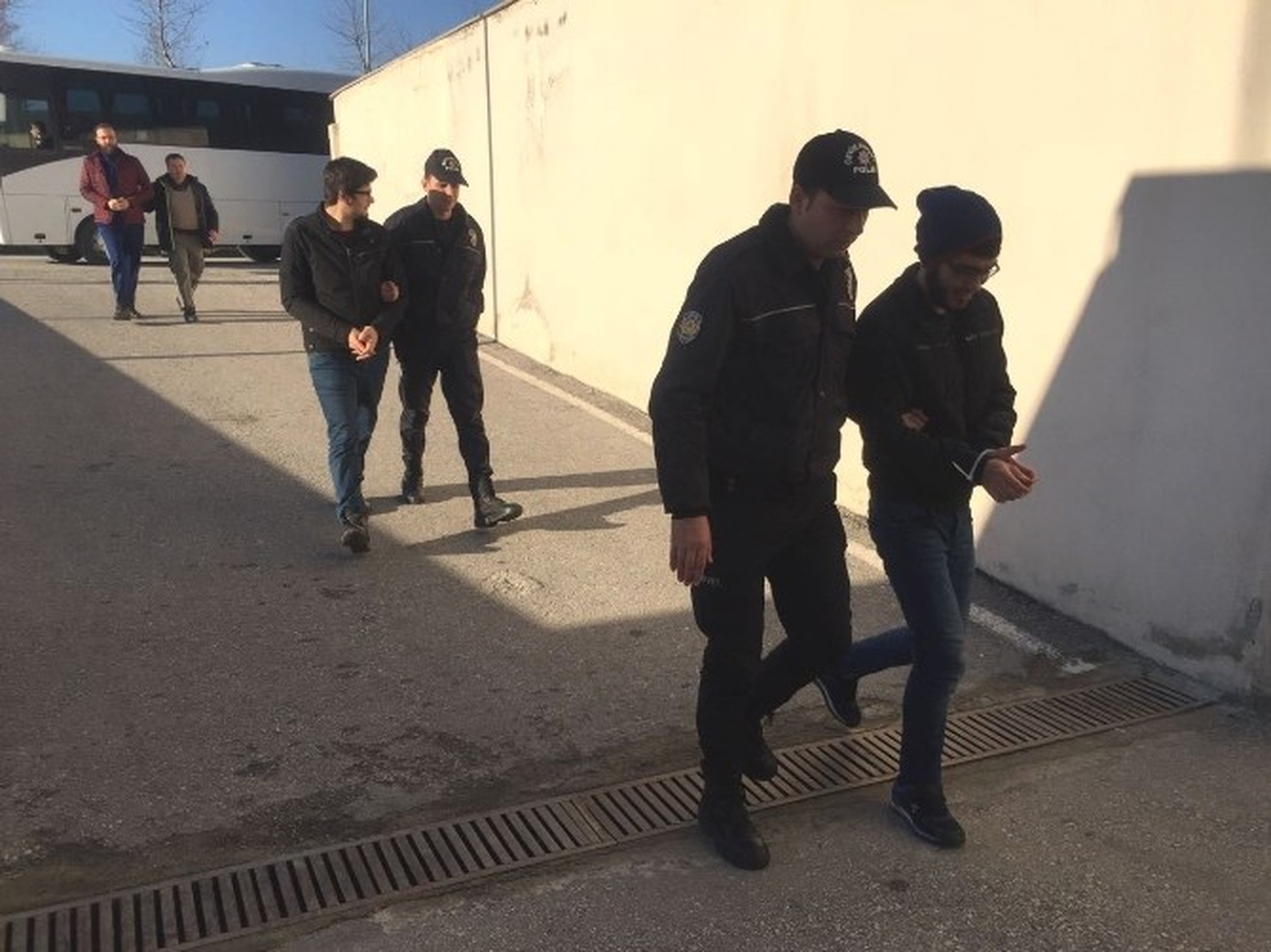 Sakarya\'da Fetö\'nün \'Abileri\' Adliyeye Sevk Edildi