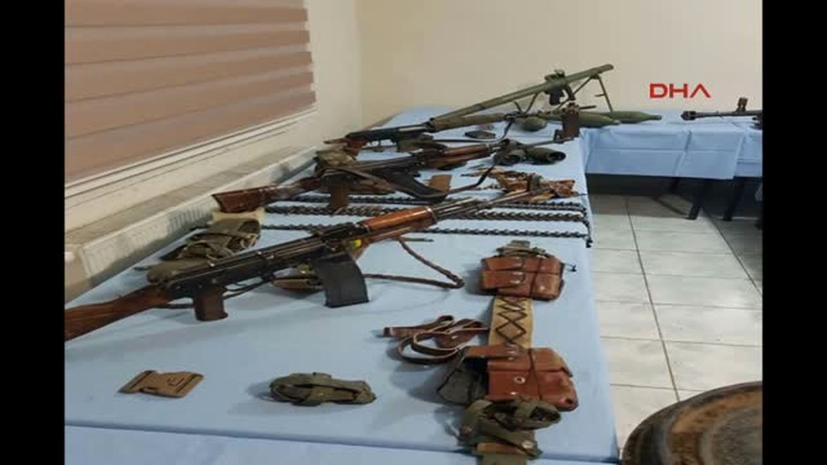 Şemdinli\'de Toprağa Gömülü Silah ve Mühimmat Bulundu