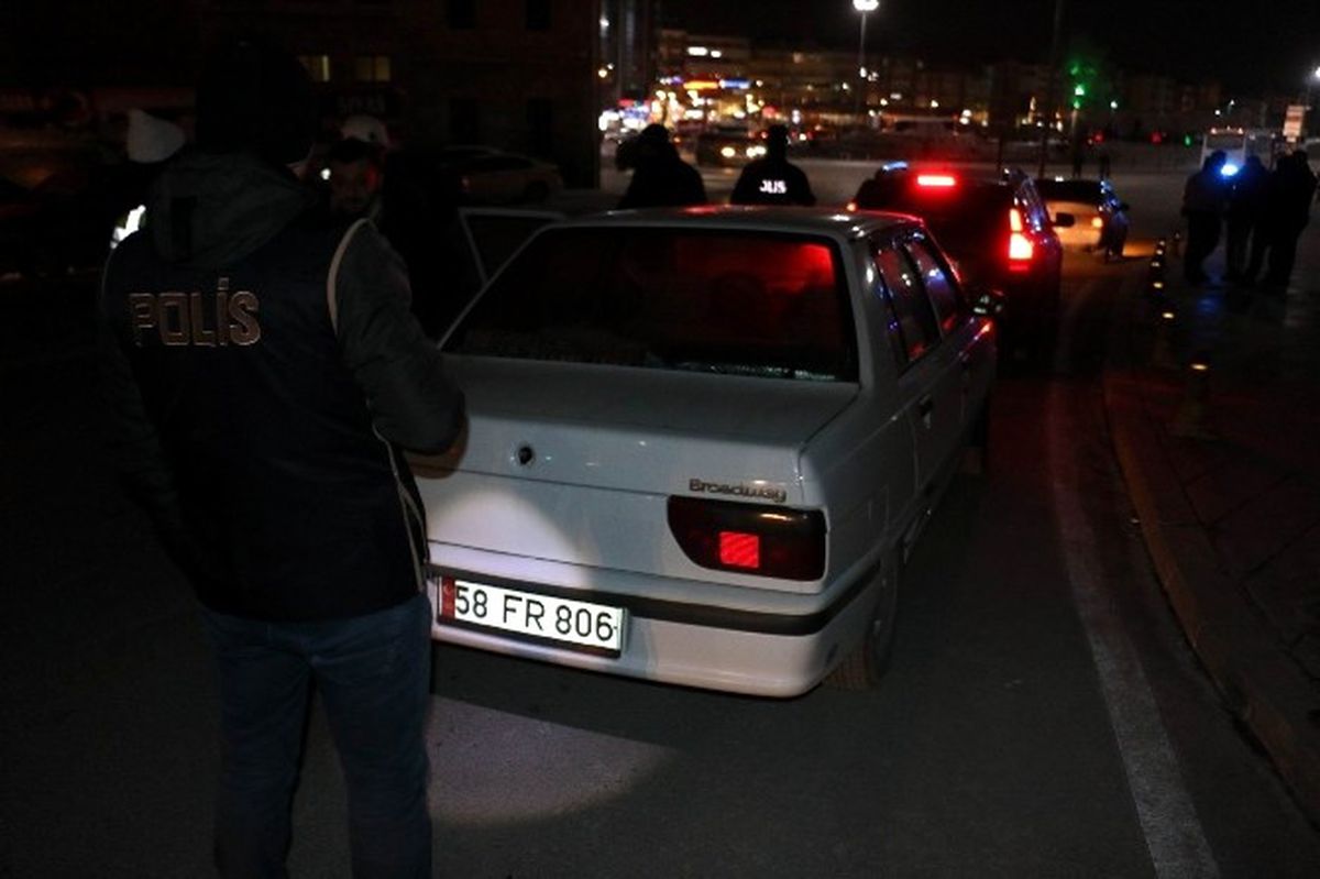 Sivas\'ta Bin 258 Polisle Huzur Operasyonu
