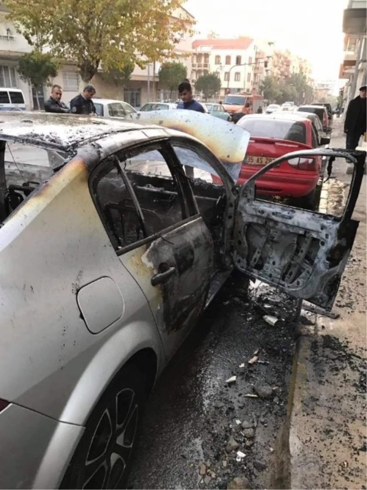 Söke\'de Seyir Halindeki Otomobil Yandı