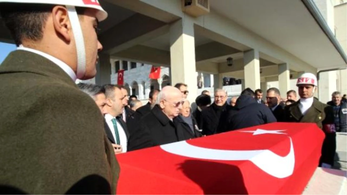 TBMM Eski Başkanı İsmet Sezgin, Kocatepe Camii\'nden Uğurlandı