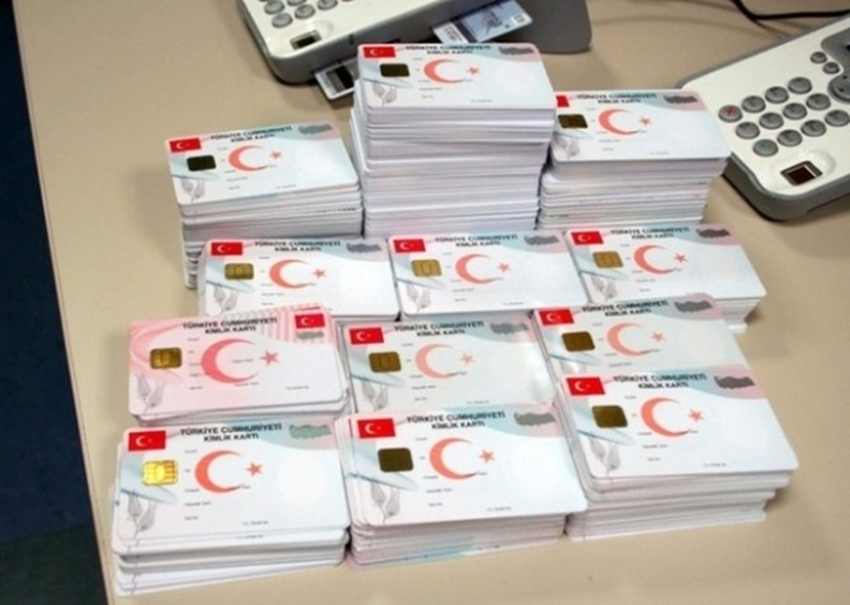 Uşak\'ta Yeni Kimlik Kartı Verilmeye Başlanıldı