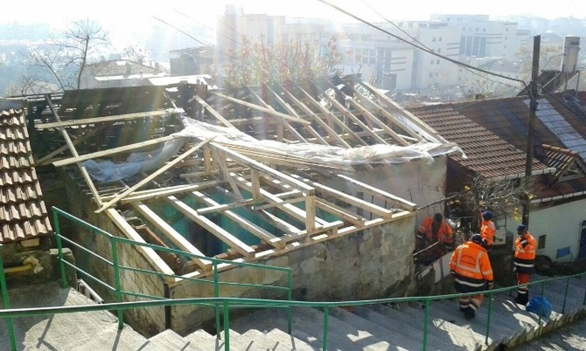 Yanan Evden 3 Kamyon Malzeme Çıktı
