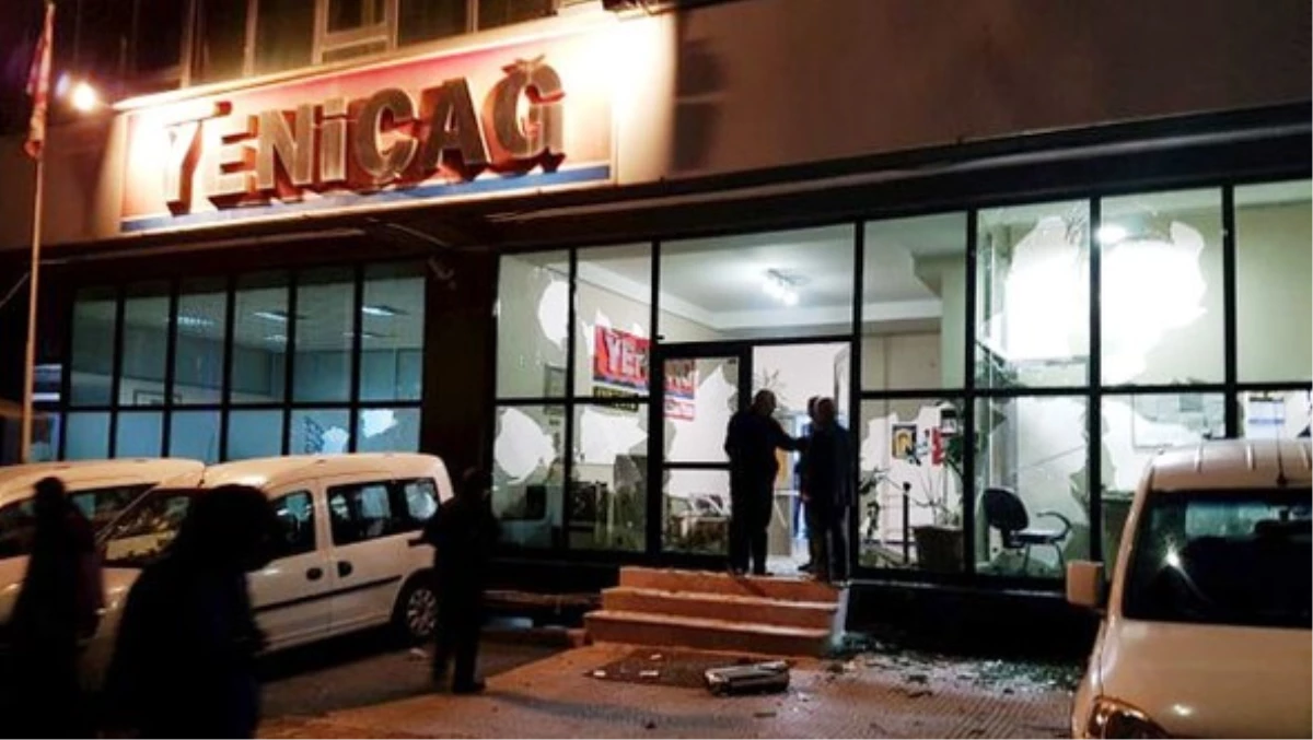 Yeniçağ Gazetesi Binasına Taşlı Sopalı Saldırı Güvenlik Kamerasında