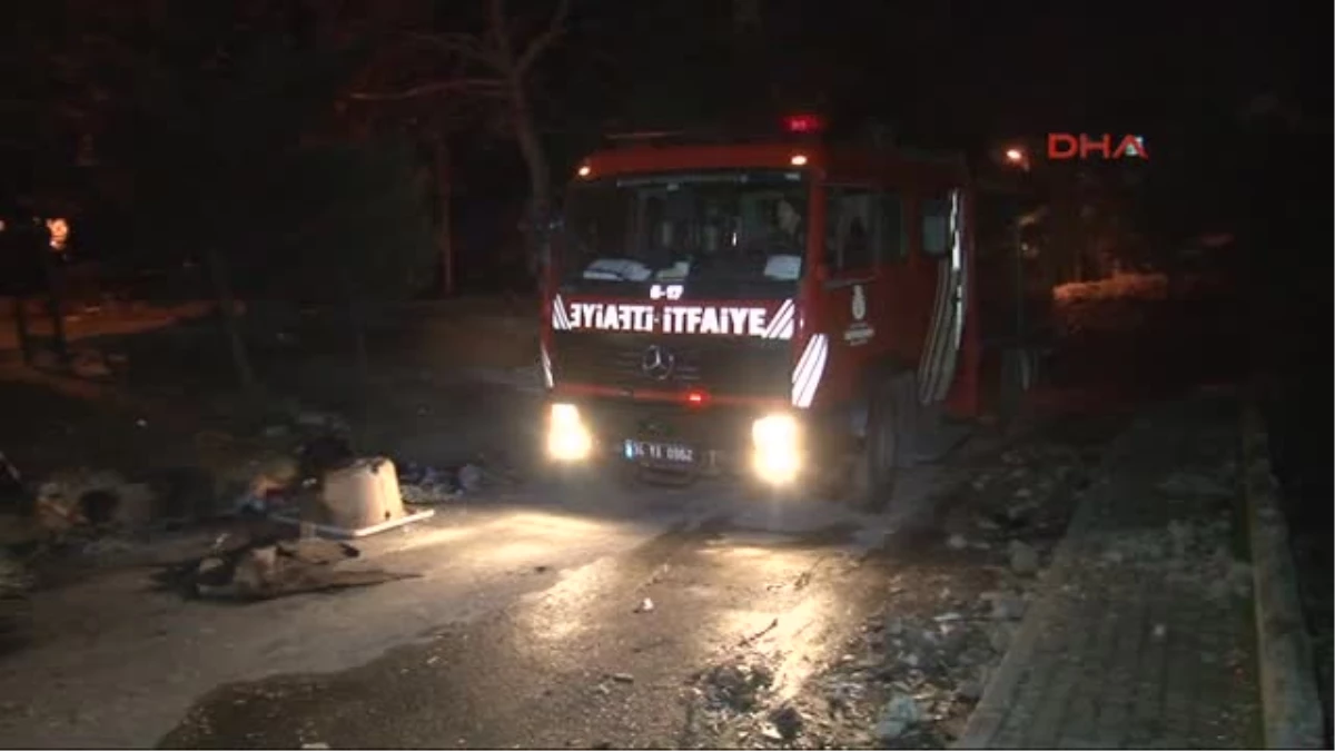 Yıkım Için Boşaltılan Binanın Asansör Boşluğunda Yanmış Erkek Cesedi Bulundu