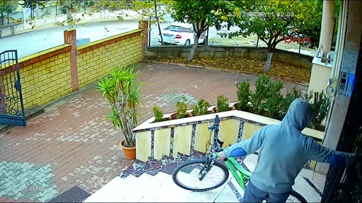 Adana Bisiklet Hırsızı Elindeki Dövmeden Teşhis Edilip Tutuklandı
