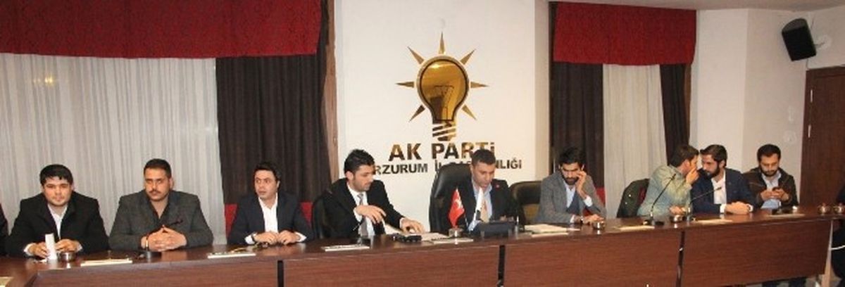 Ak Gençlik\'te Yeni Yönetim Göreve Başladı