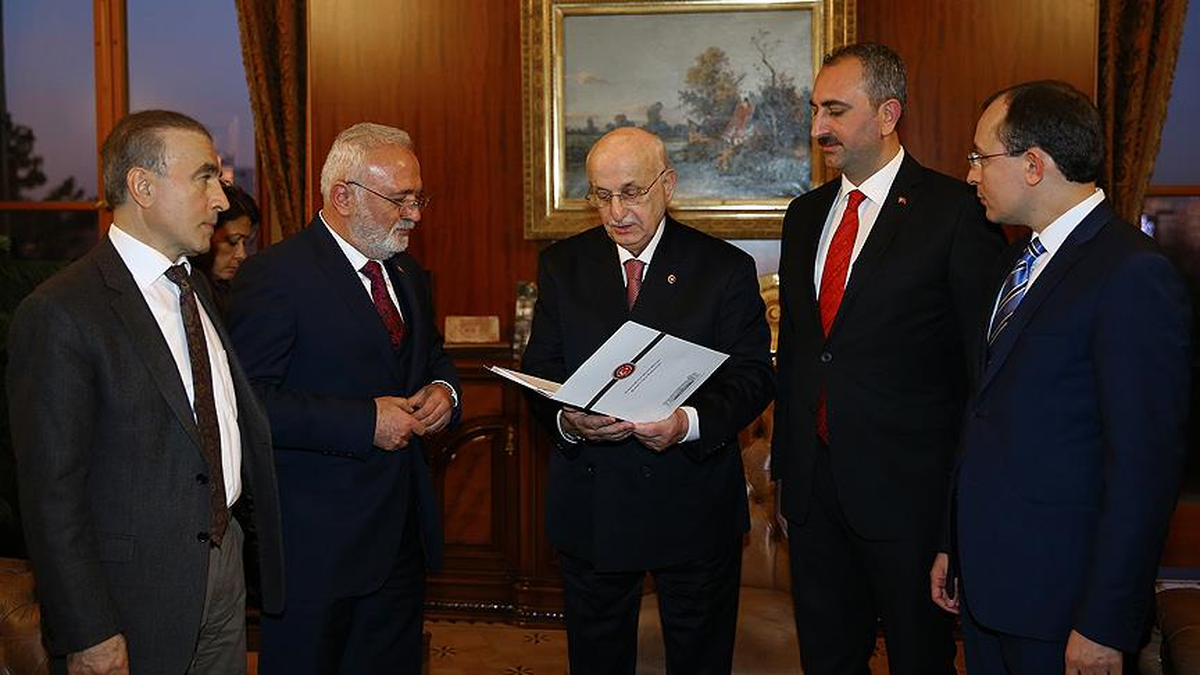AK Parti\'nin Anayasa Değişiklik Teklifi 316 İmzayla TBMM Başkanlığına Sunuldu.