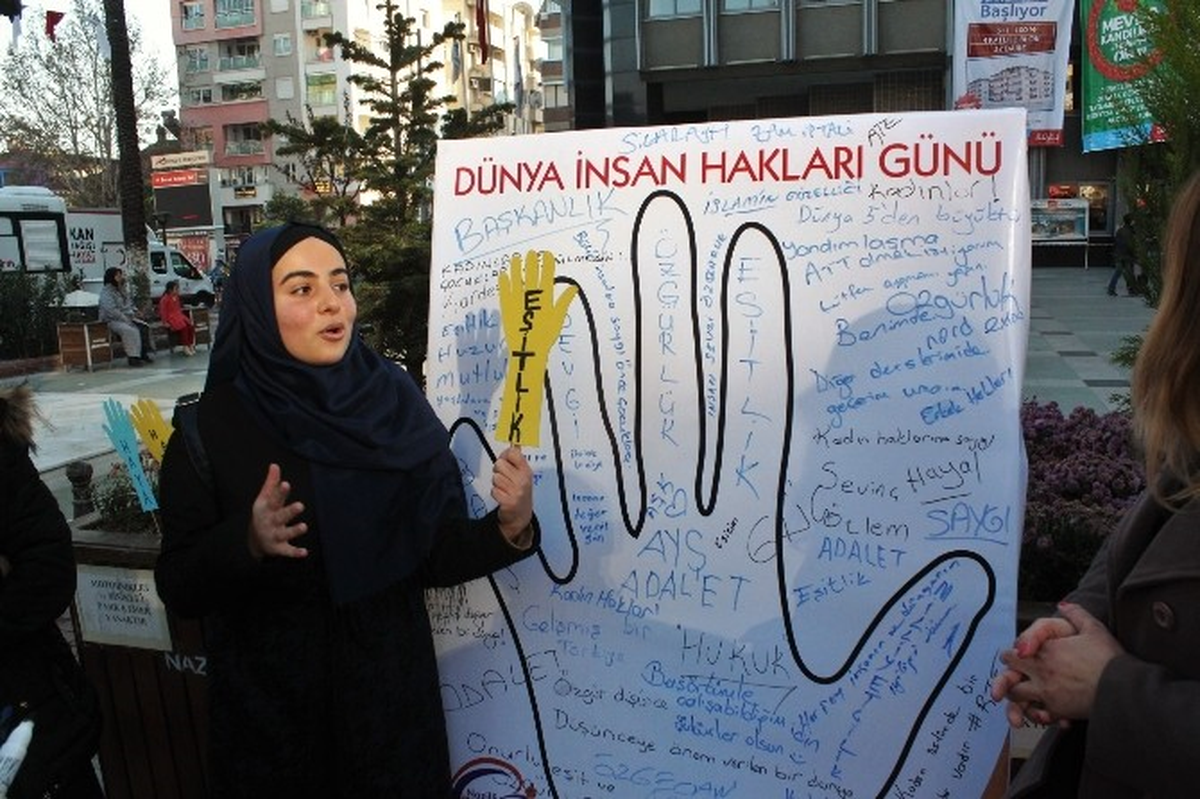 Ak Partili Gençler\'den İnsan Hakları Günü\'nde Farklı Etkinlik