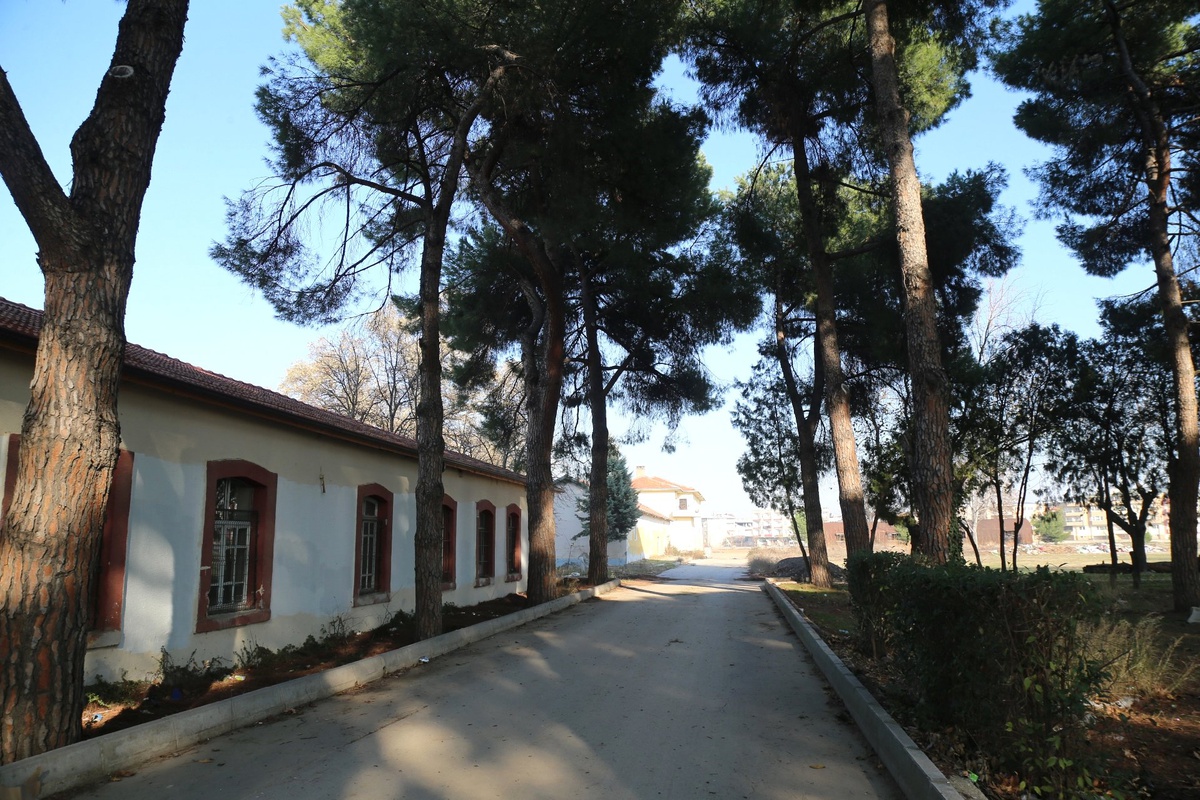 Asırlık Eğitim Çınarı Büyükşehir\'le Kök Salıyor