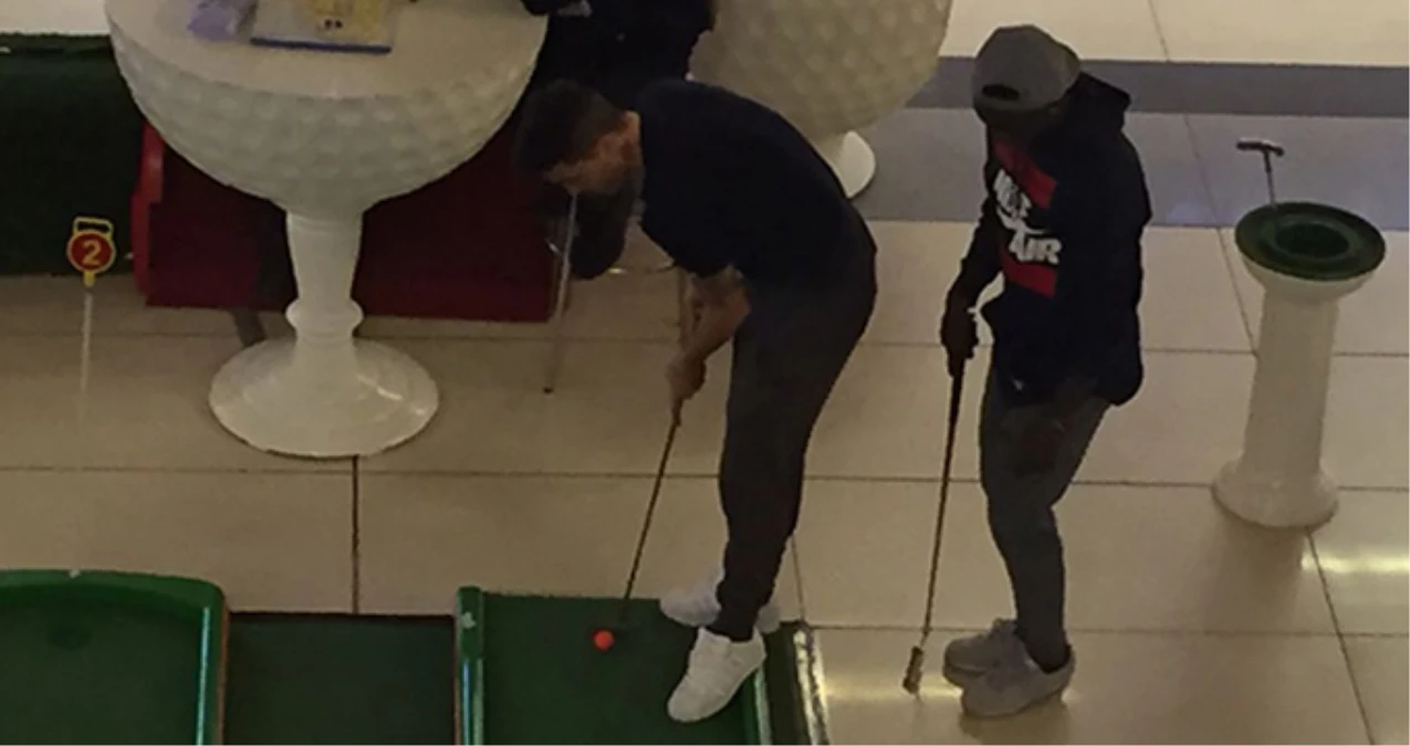 Bruma ve Josue, AVM\'de Golf Oynarken Görüntülendi