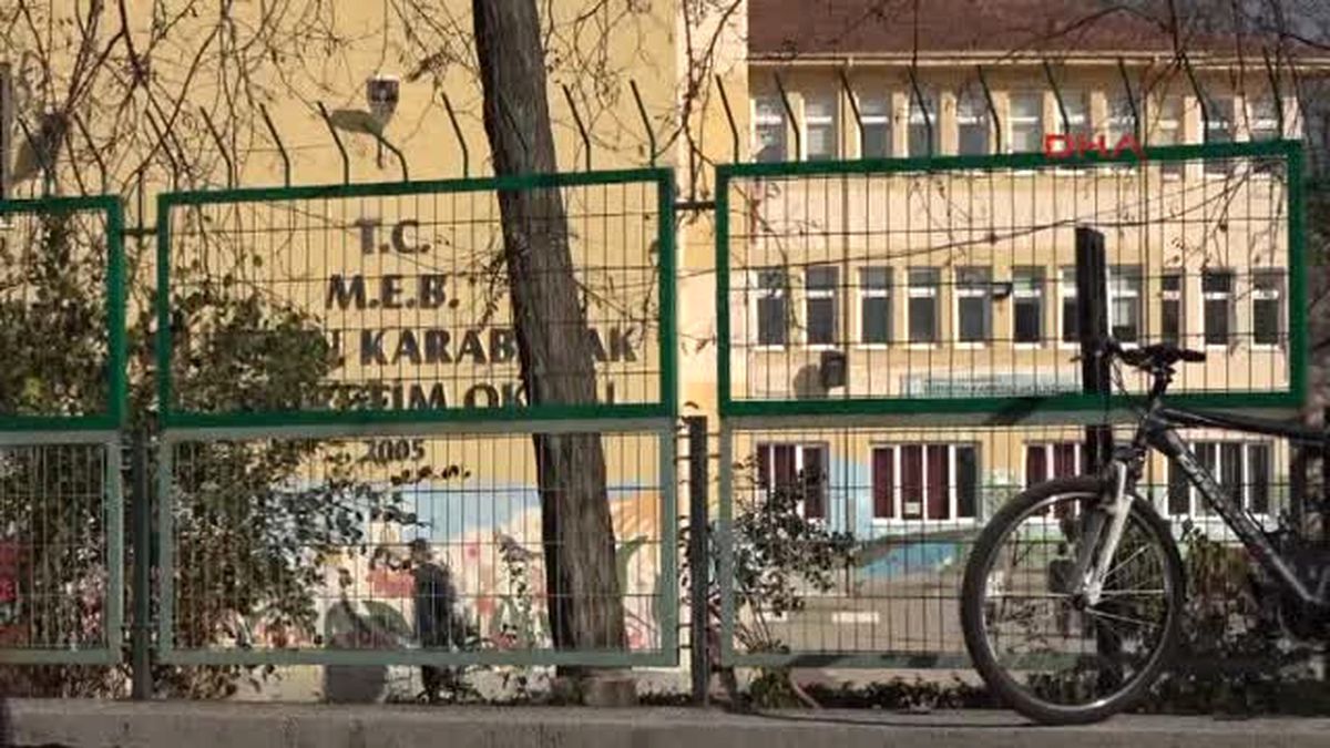 Bursa Protestocular, Uyuşturucu Bağımlılarını Sopa Ile Kovaladı