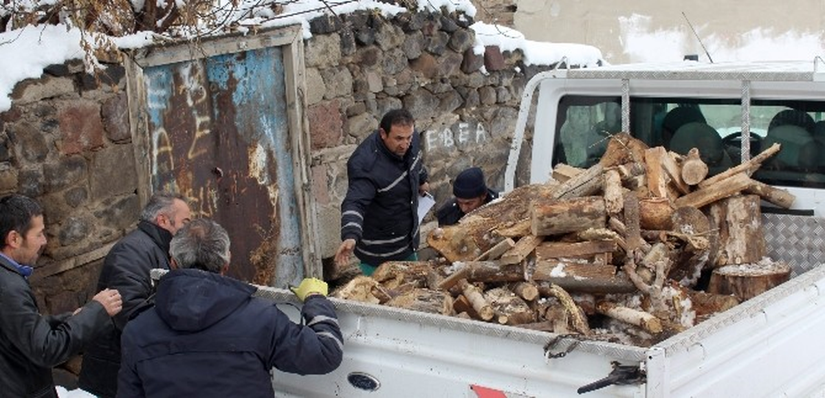 Büyükşehir\'den Yakacak Yardımı