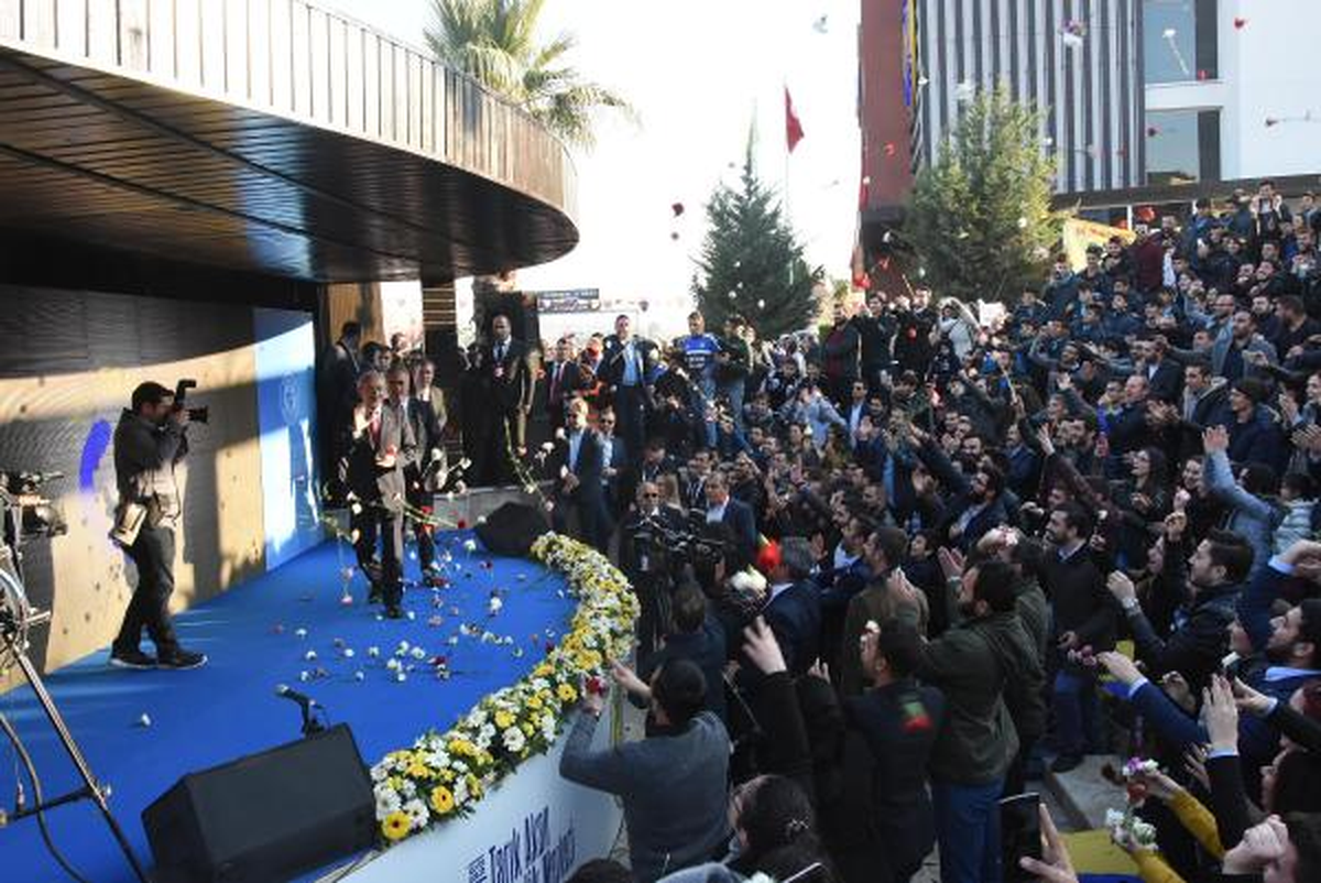 CHP Genel Başkanı Kemal Kılıçdaroğlu, Açılışlar İçin İzmir\'de (3)