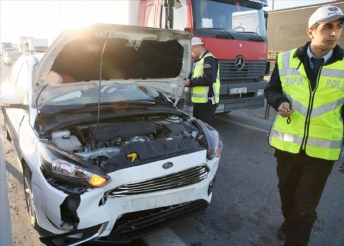 Cumhurbaşkanı Erdoğan\'ın Konvoyunda Trafik Kazası;2 Hafif Yaralı...