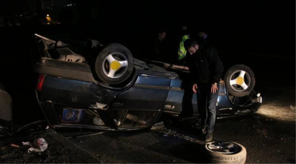 Dha İstanbul - Kağıthane\'de Trafik Kazası: 1\'i Ağır 3 Yaralı