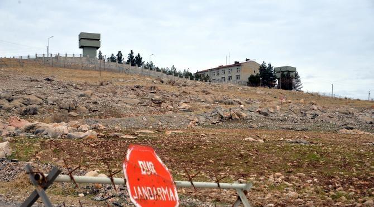 Dha Yurt - PKK\'lılar Karakola Bombalı Arçla 300 Metre Yaklaşabilmiş (2)