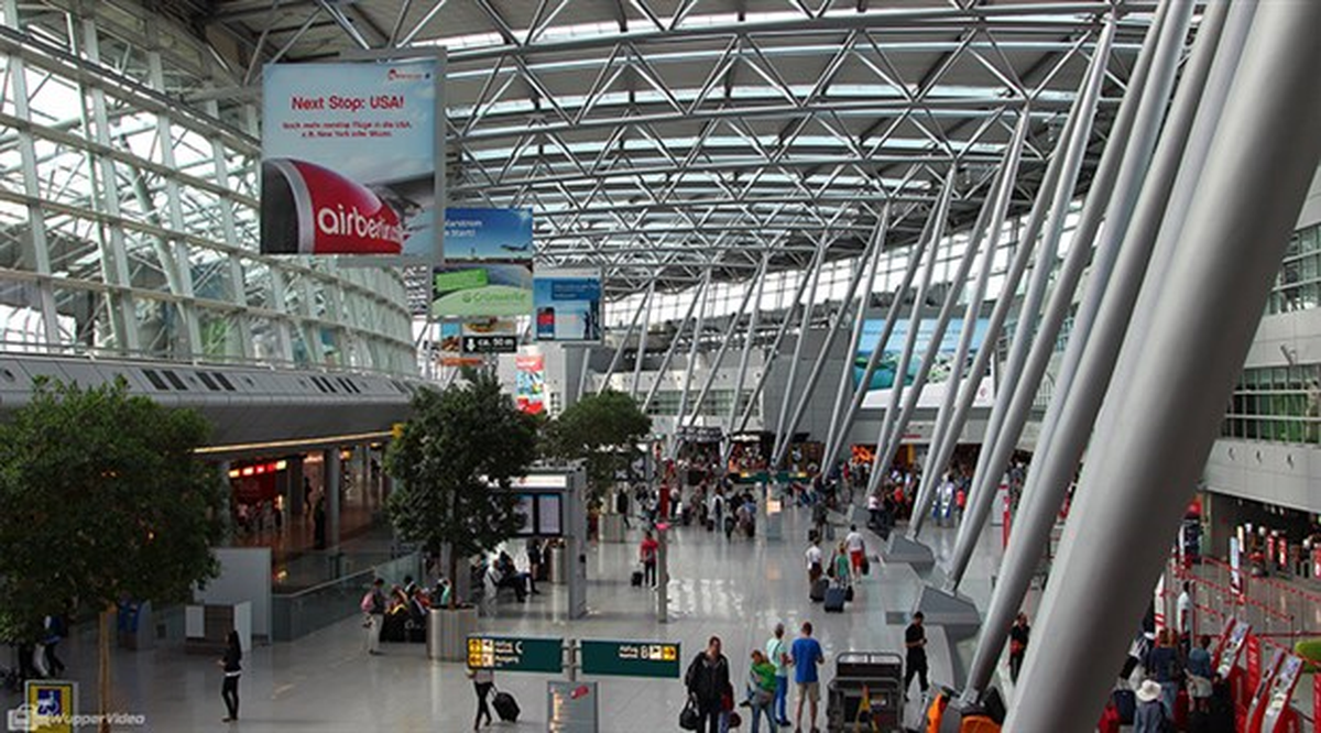 Düsseldorf Havalimanı\'nda Bekletilen 14 Yolcu