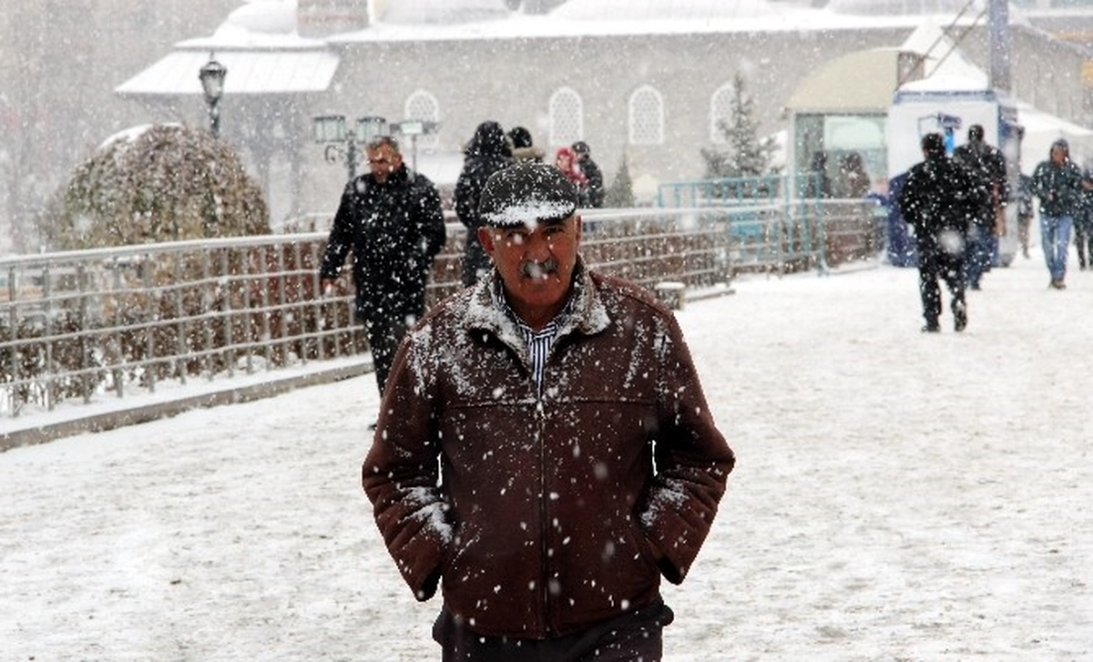 Erzurum\'da Kar Yağışı Başladı