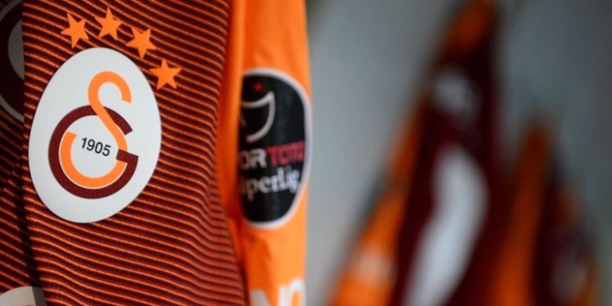 Galatasaraylı Eski Futbolcudan Sürpriz Transfer!