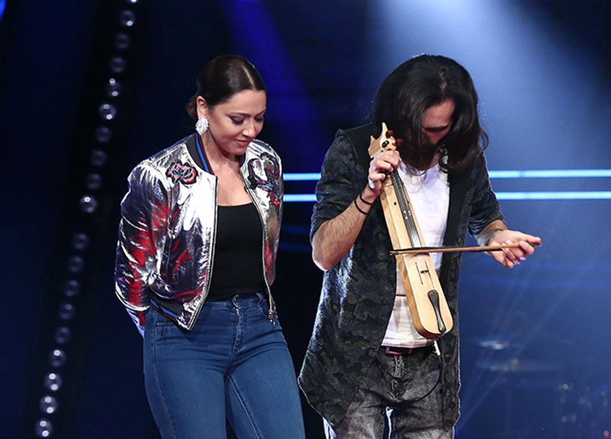 Hadise\'yi Hiç Böyle Görmediniz! Sahnede Horon Tepti...